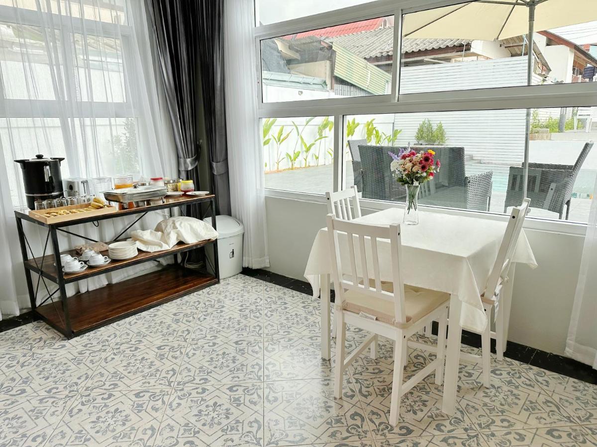 The White House Rachamankha เดอะ ไวท์เฮ้าส์ ราชมรรคา Hostel Csiangmaj Kültér fotó